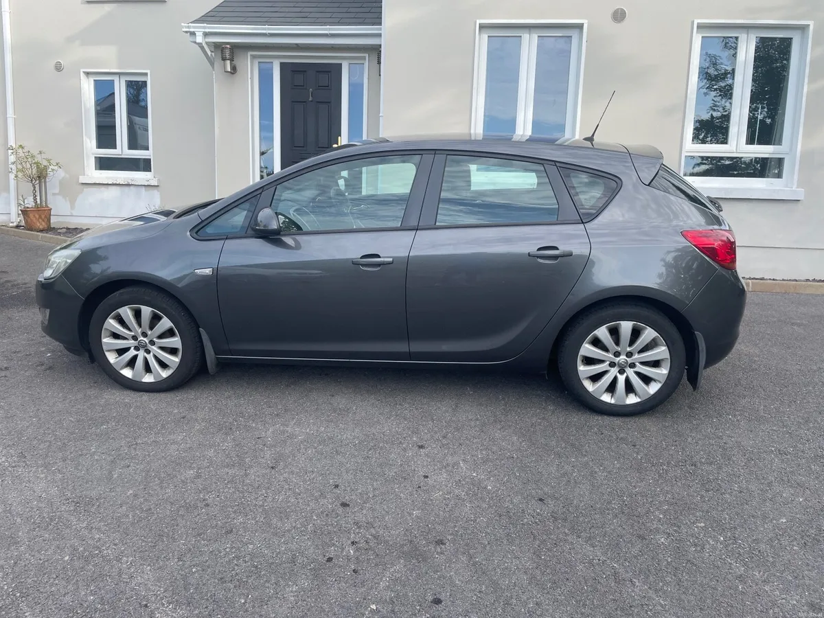 Opel Astra 2010 - Image 4