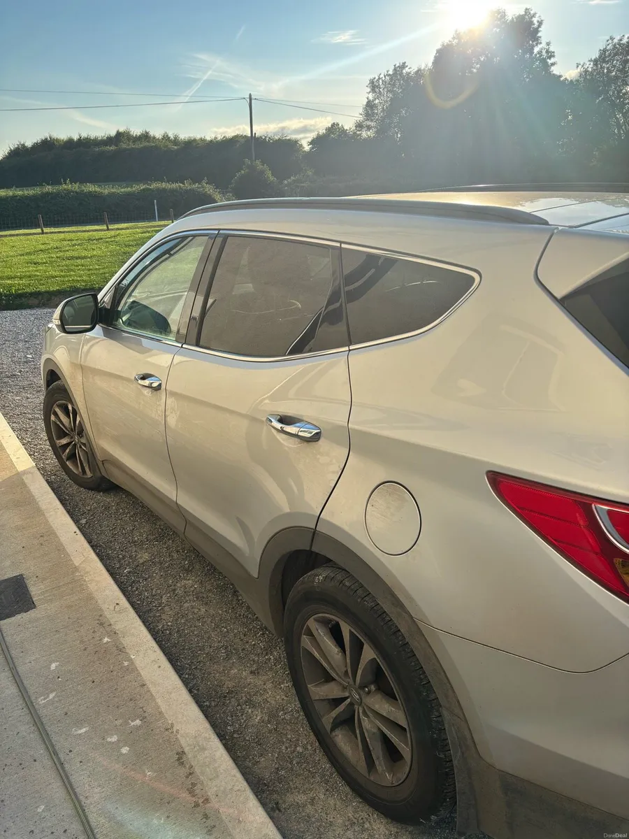 152 Hyundai Santa Fe - Luxury Trim Model - Image 4
