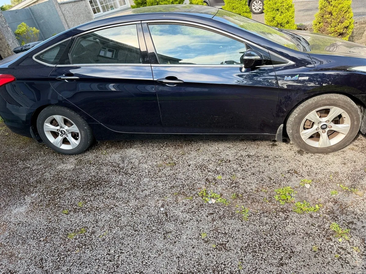 Car - Image 3