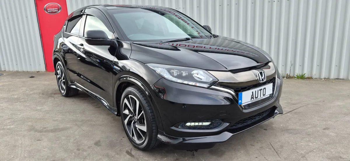 Honda Vezel hr-v rs automatic hybrid/petrol low km - Image 5