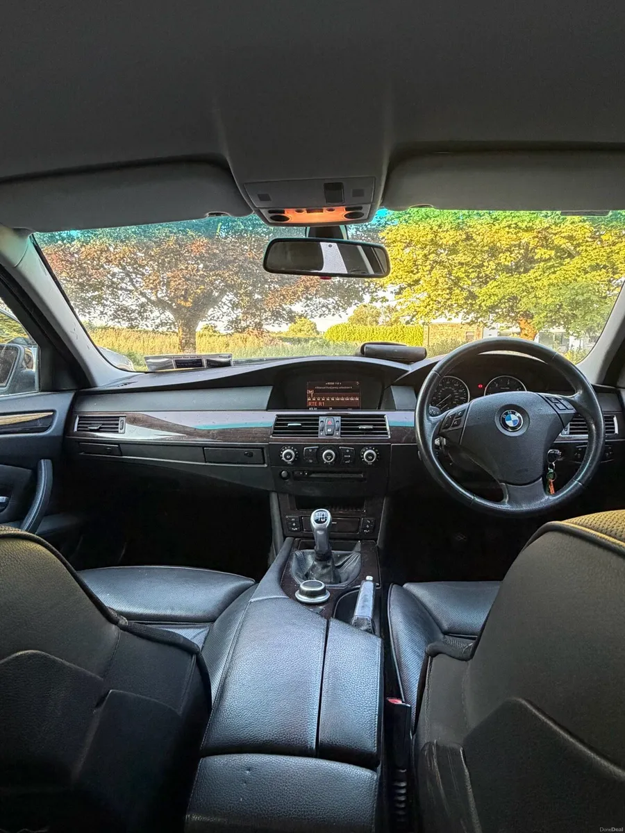 BMW 5-Series Estate - Image 1