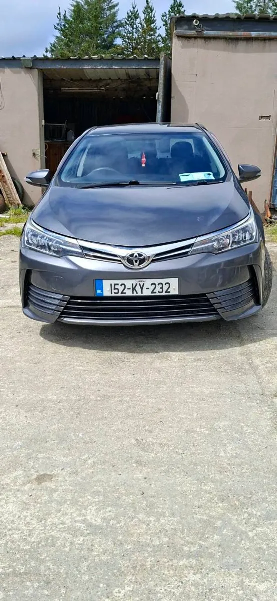2015 Toyota corolla - Image 1