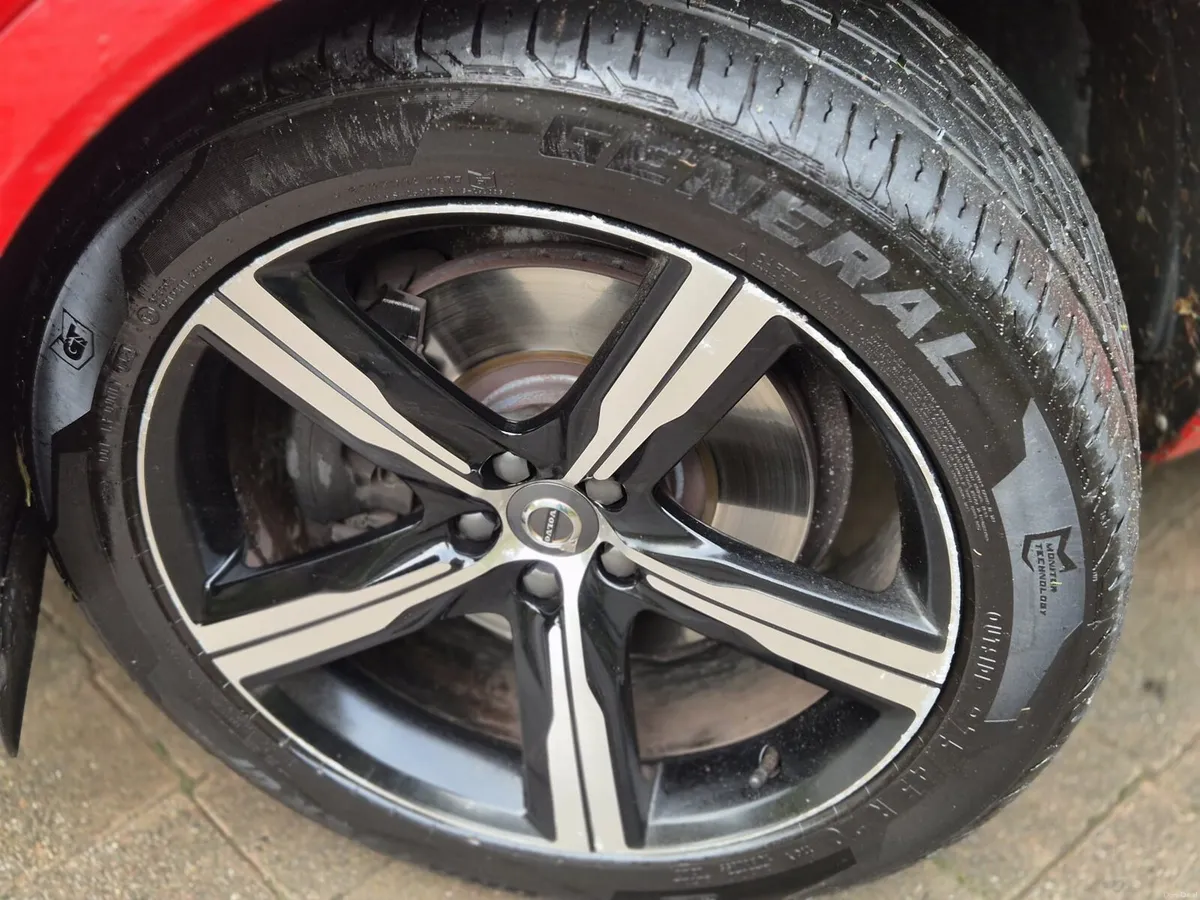 Volvo XC90 - Image 3