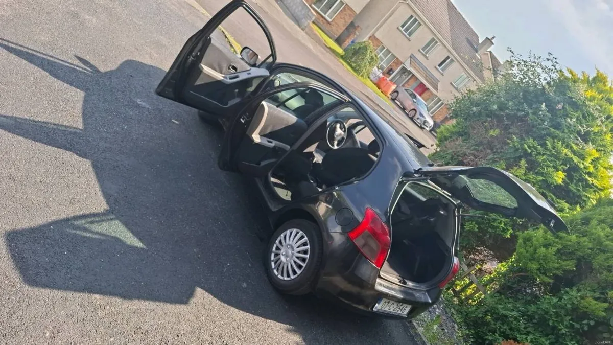 Toyota Yaris 2007 - Image 2