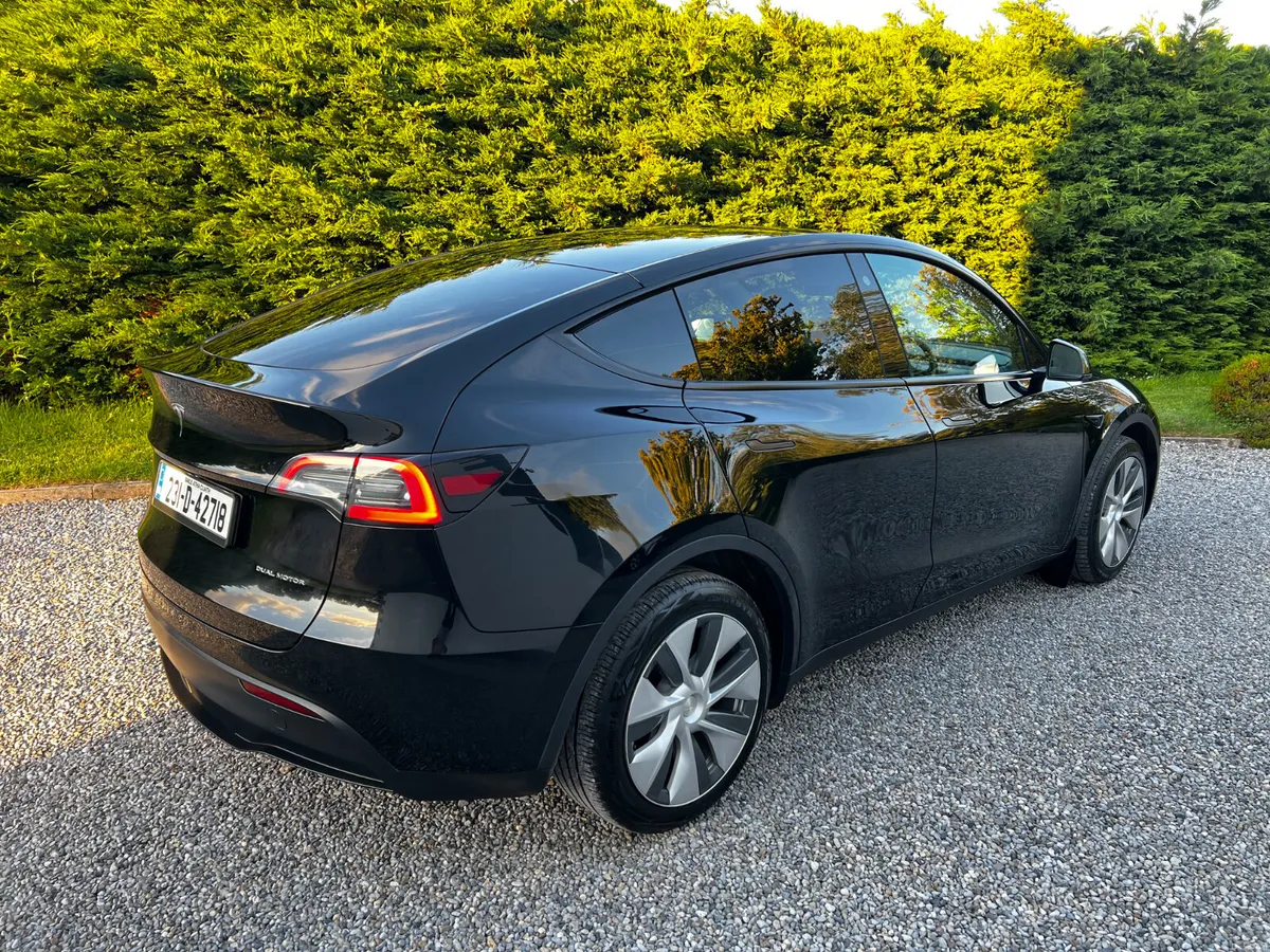 2023 Tesla Model Y Long Range 4WD Dual Motor - Image 4