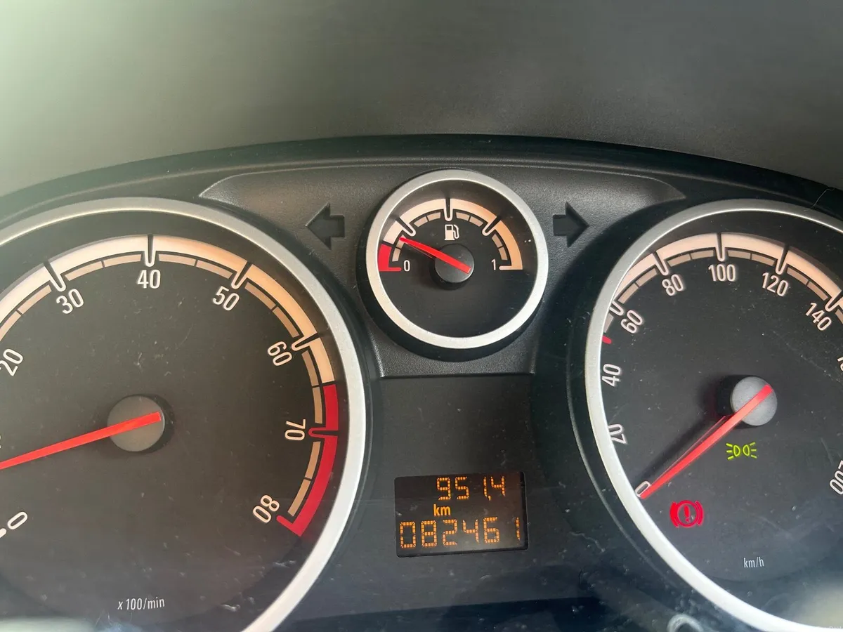 Opel Corsa 2010 low mileage - Image 3