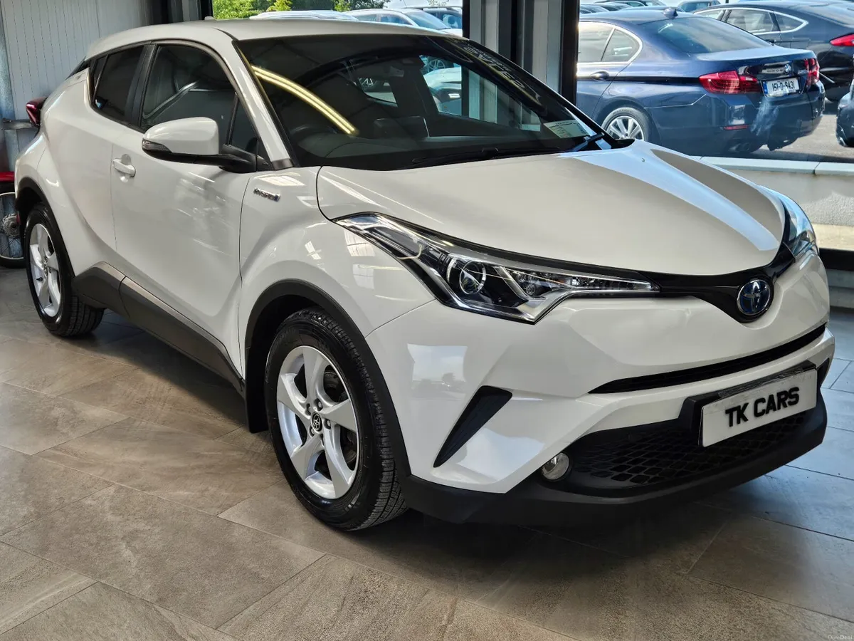 18 TOYOTA C-HR HYBRID LUNA 4DR AUTO - Image 1
