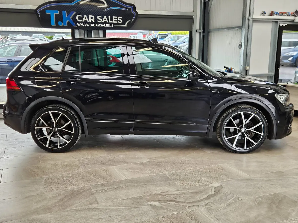 201 VOLKSWAGEN TIGUAN R-LINE BLACK EDITION AUTO - Image 2