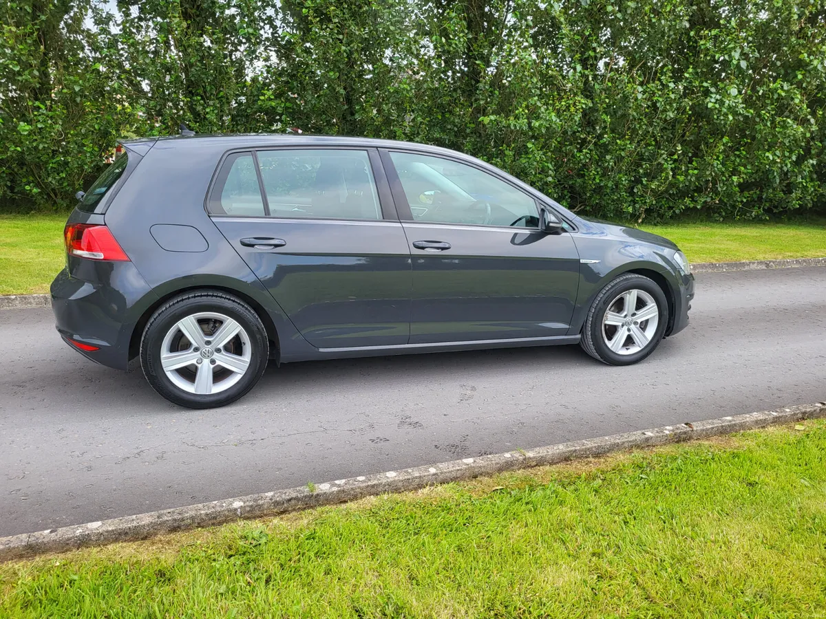 Volkswagen Golf  1.2 petrol TSI . 2017 - Image 2