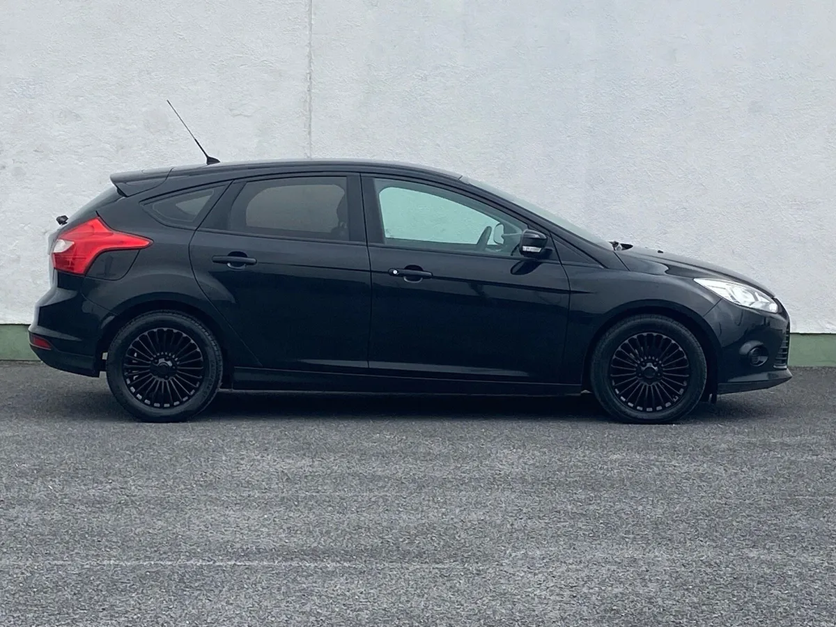 Ford Focus 1.6 TDCi FSH Low mileage - Image 5