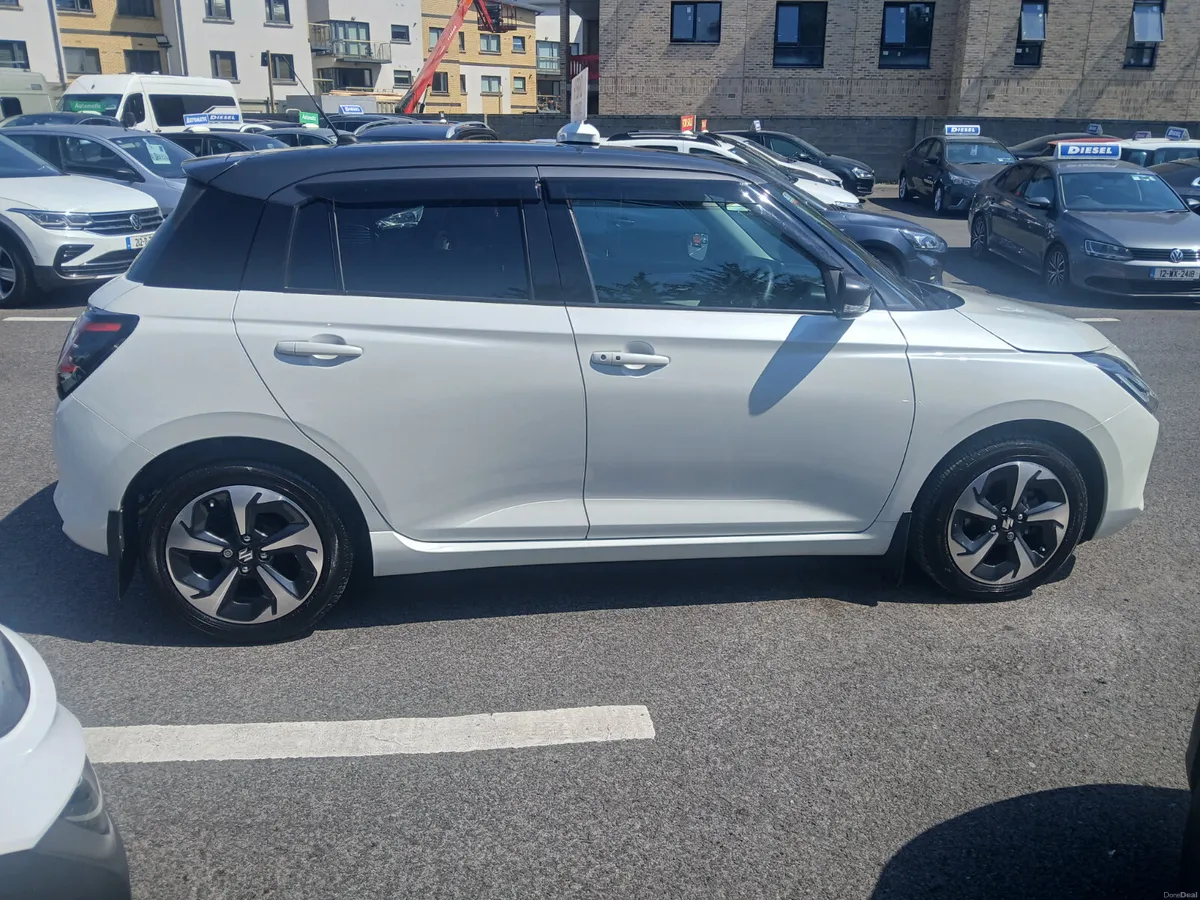 Suzuki Swift hybrid  1.2.  2024 auto - Image 3