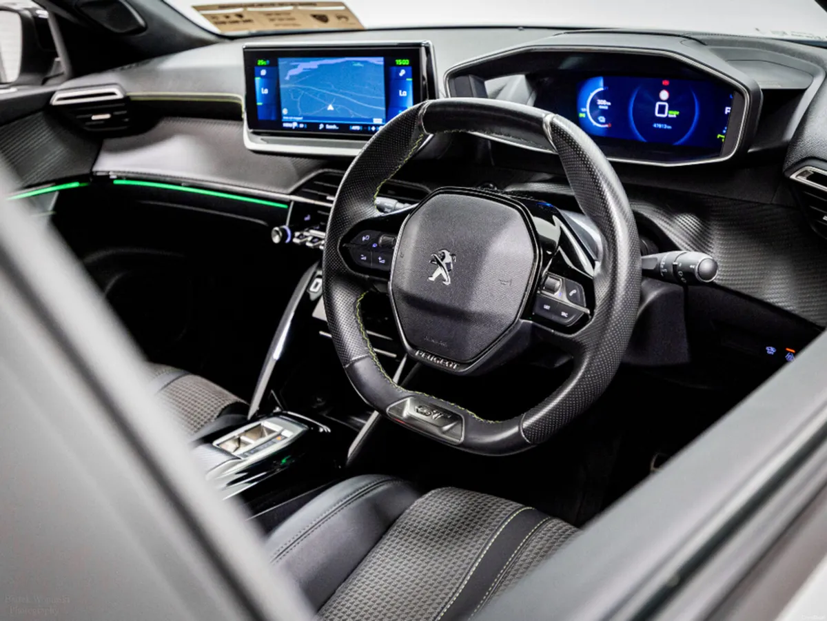 Peugeot 2008 E-GT 50kWh 136HP - Image 2