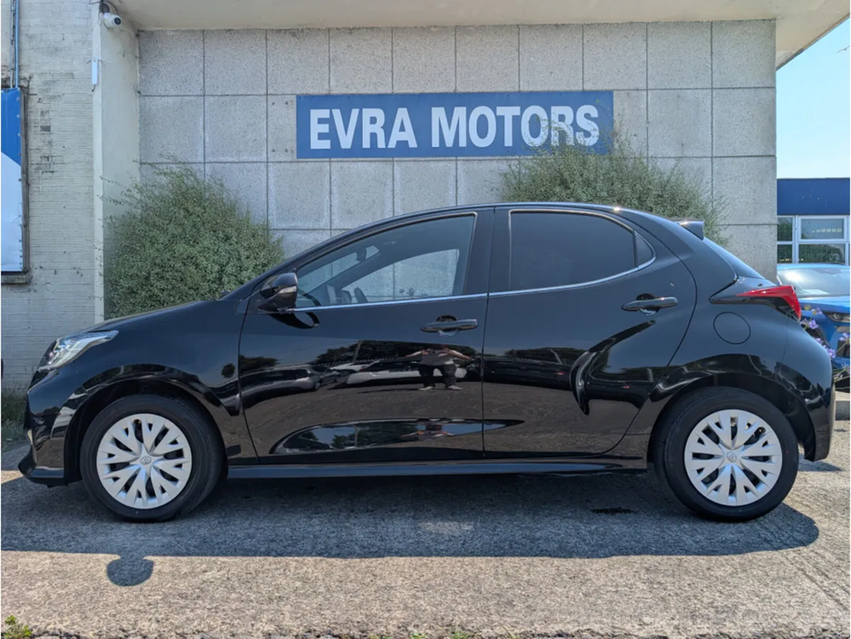 Toyota Yaris Z HYBRID AUTOMATIC 1.5 PETROL //HIGH - Image 4