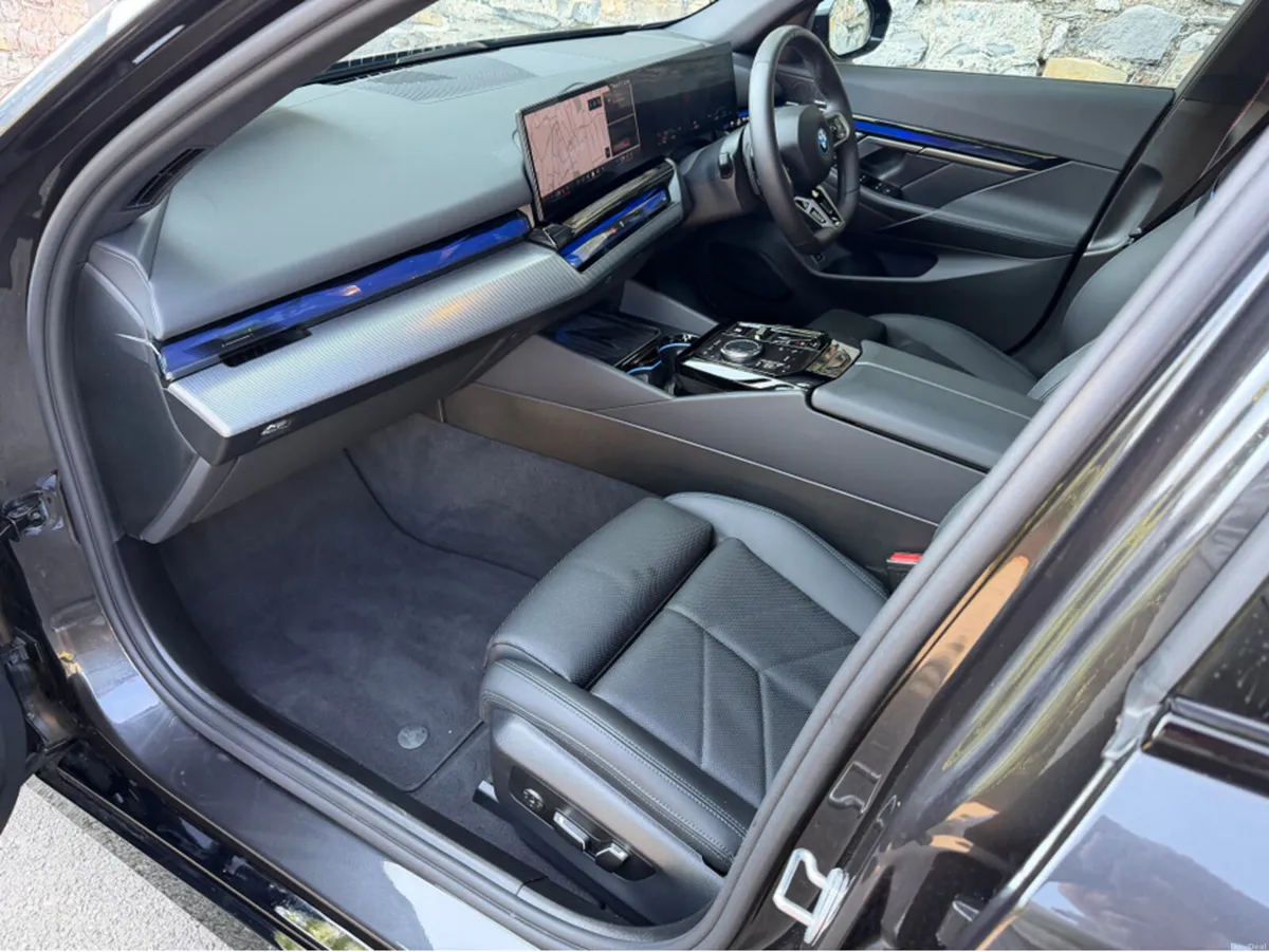 BMW 5-Series PAN ROOF M SPORT PRO TOURING //JUST A - Image 6