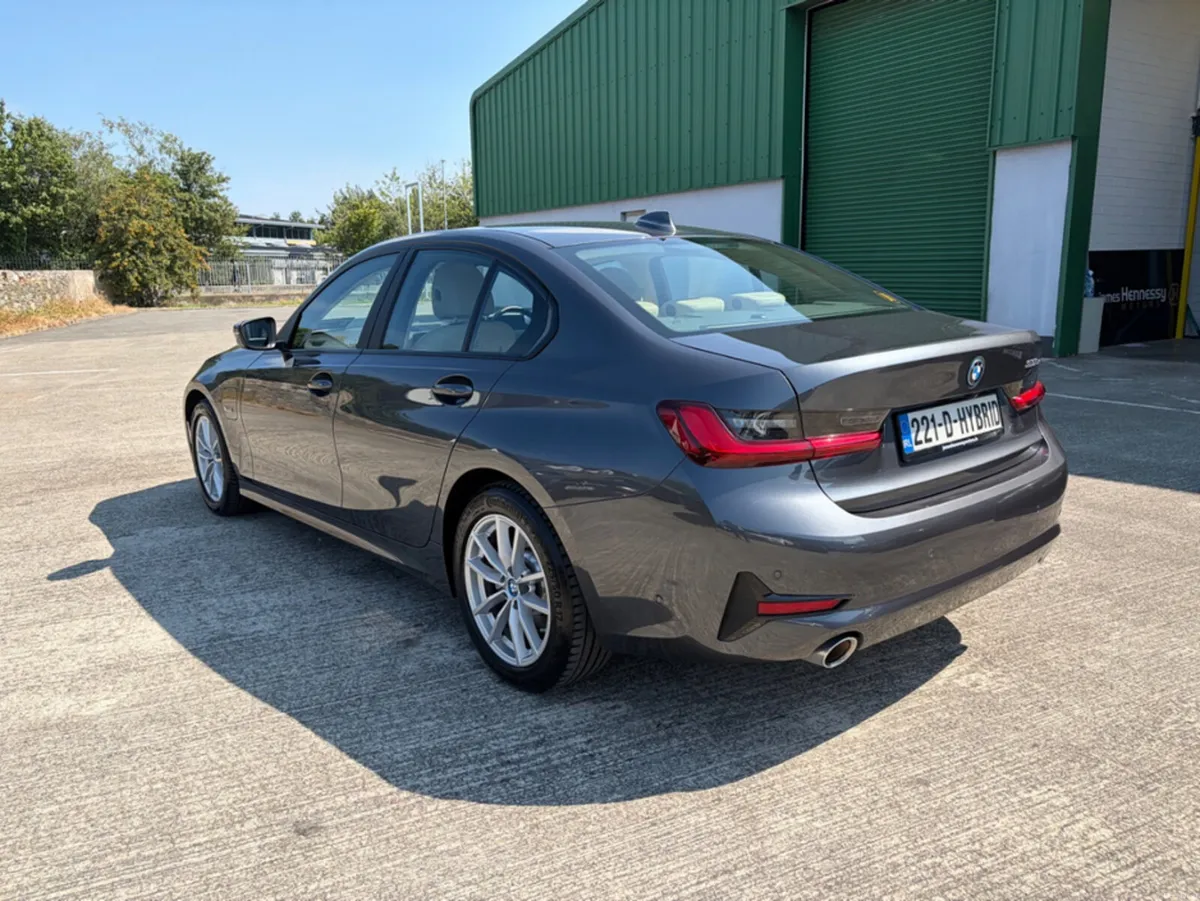BMW 3-Series 330e SE PRO AUTO - Image 4