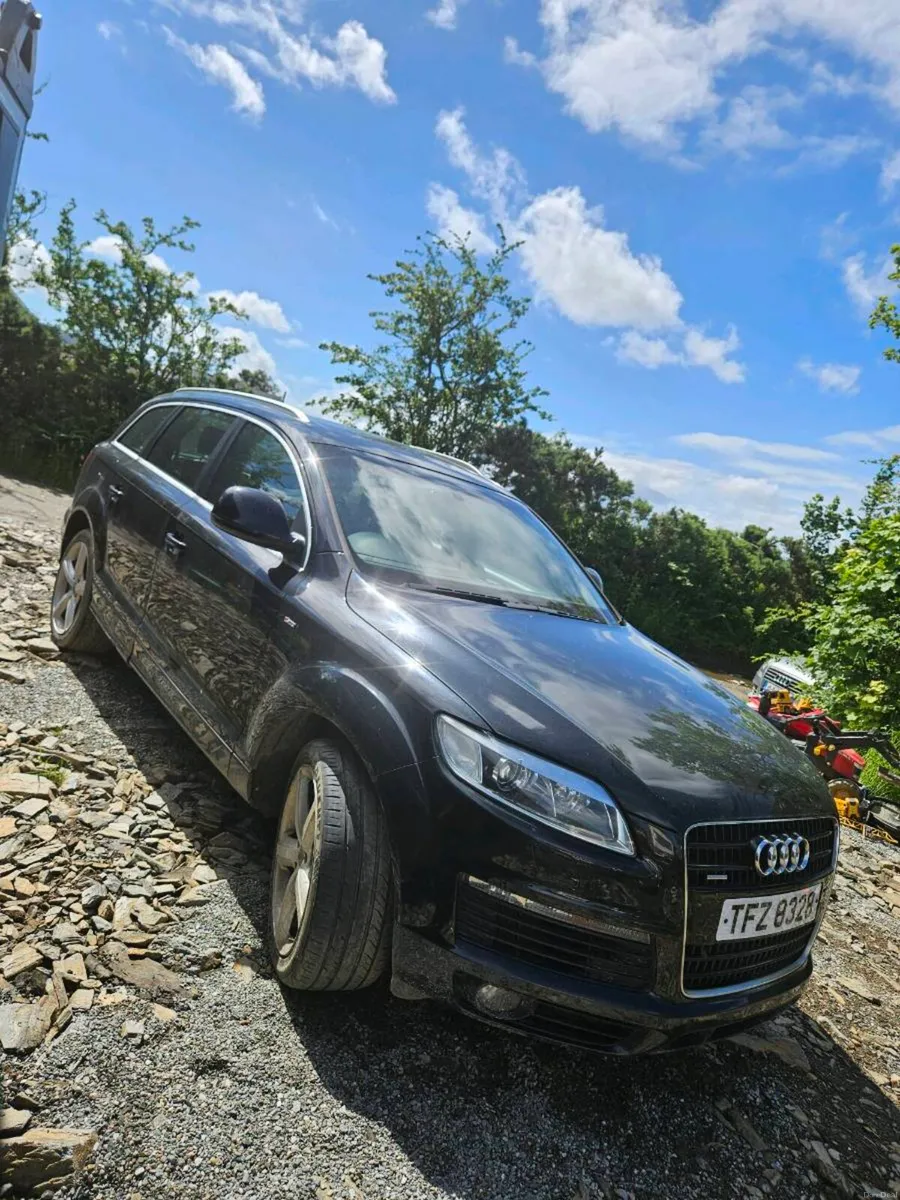 Two Audi q7 parts or repair - Image 1
