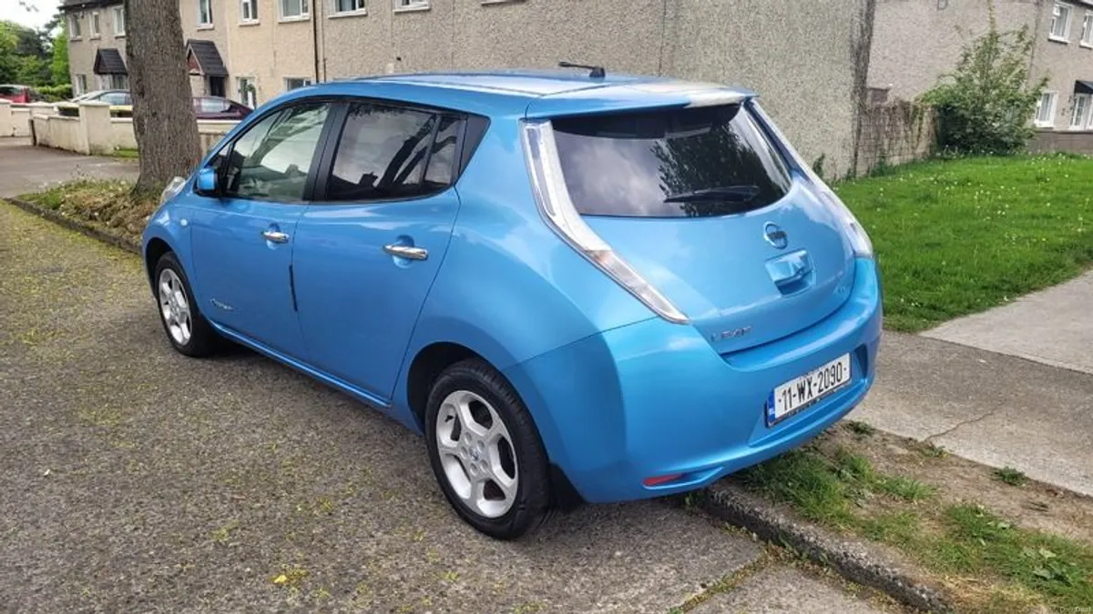 2011 Nissan Leaf electric - Image 4