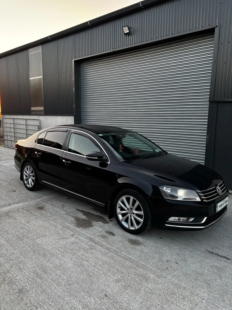 Volkswagen Passat - Image 1
