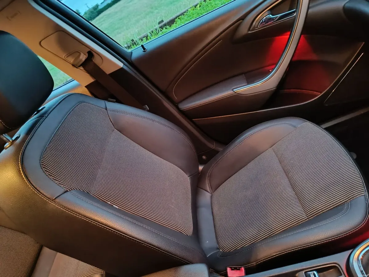 Vauxhall Astra 2012 - Image 3