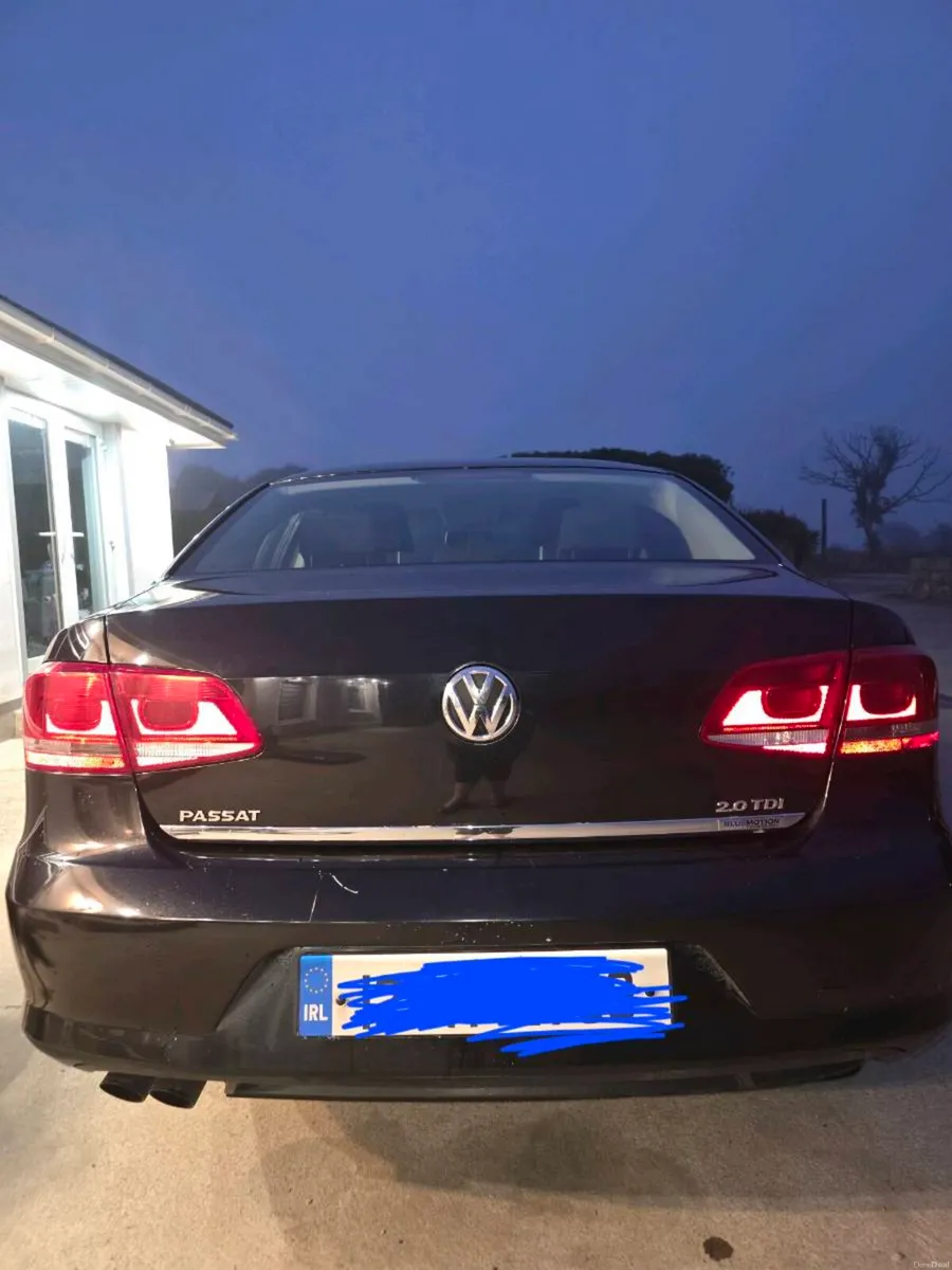 2012 VW Passat 2.0 TDI Saloon Diesel Black - Image 4