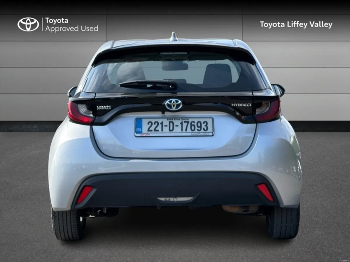 Toyota Yaris YARIS HYBRID LUNA - Image 4