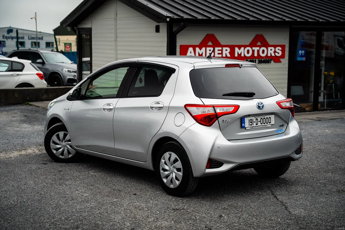 2019 TOYOTA YARIS VITZ HYBRID AUTO - Image 3
