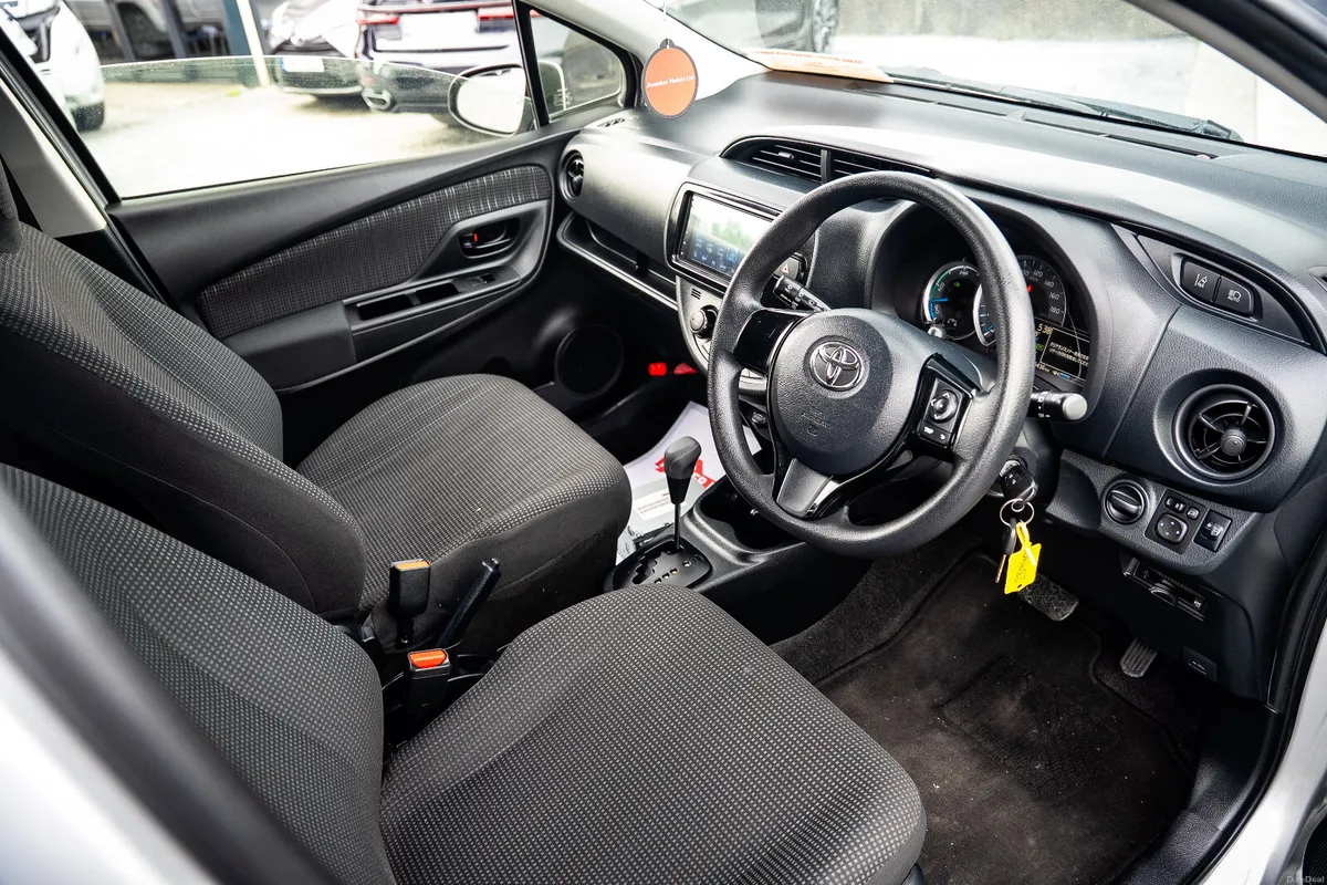 2019 TOYOTA YARIS VITZ HYBRID AUTO - Image 5
