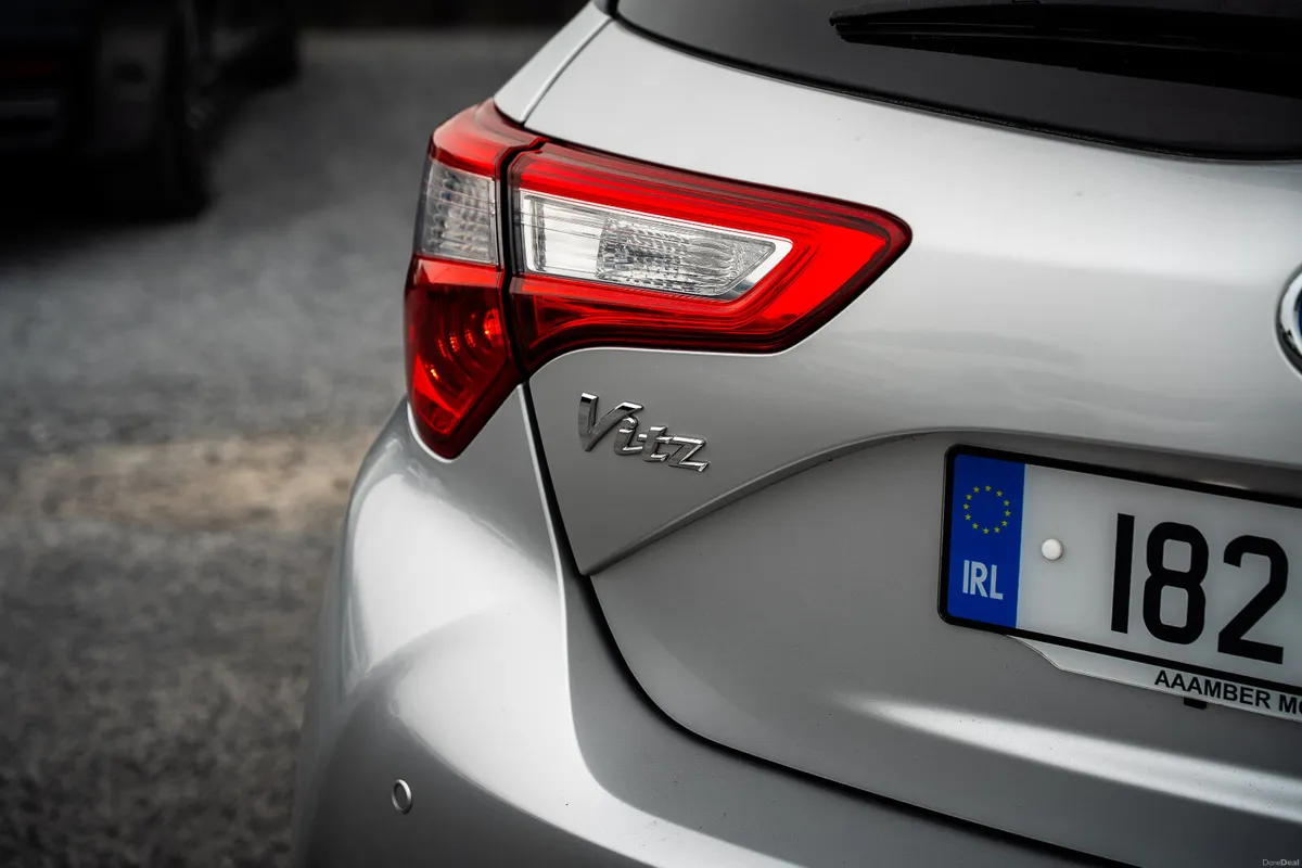 2018 Toyota Vitz Hybrid - Image 6