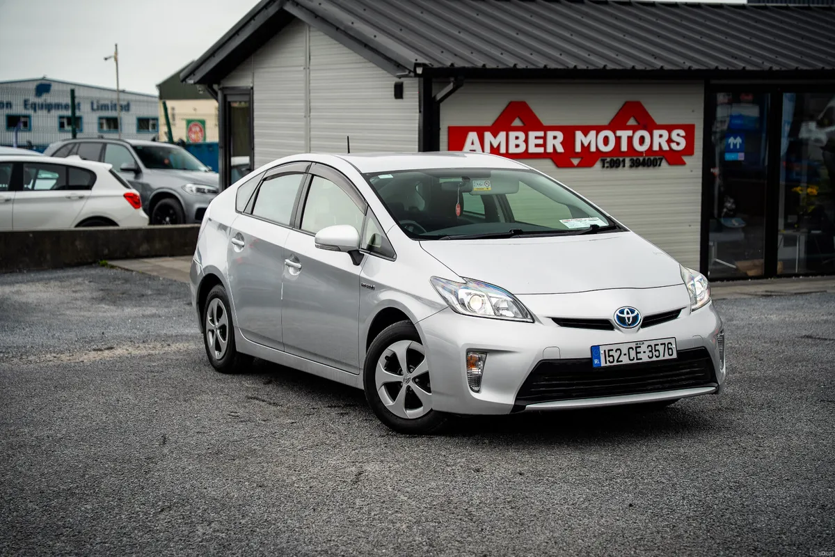 2015 Toyota Prius Hybrid Auto - Image 1