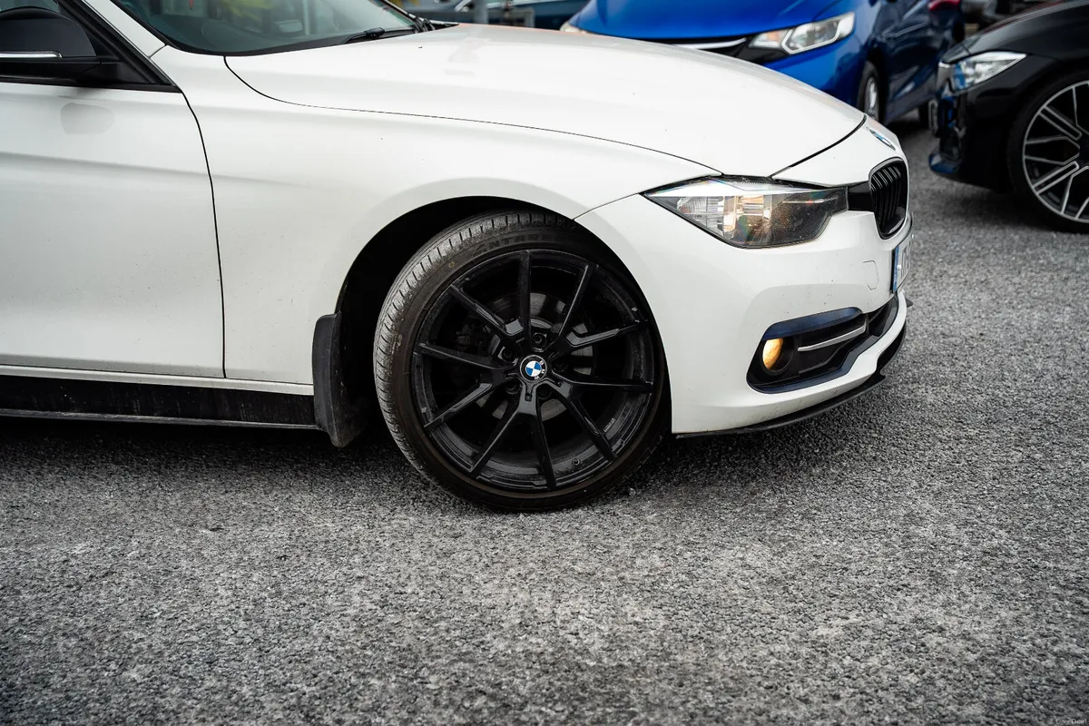 BMW 3-Series 2017 - Image 3