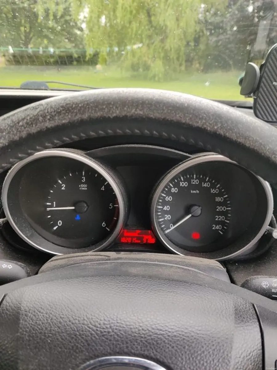 2012 Mazda Mazda5 - Image 3
