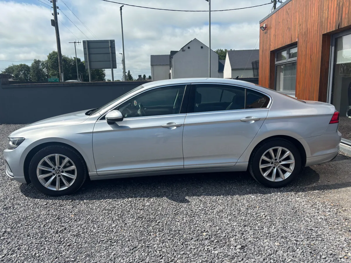 Volkswagen Passat 2022 - Image 3