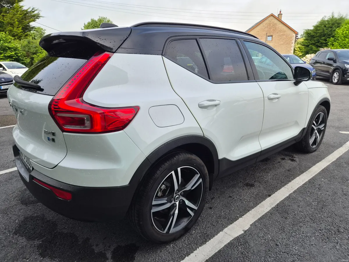 Volvo XC40 R-Design 2020 2.0L Petrol Hybrid - Image 3