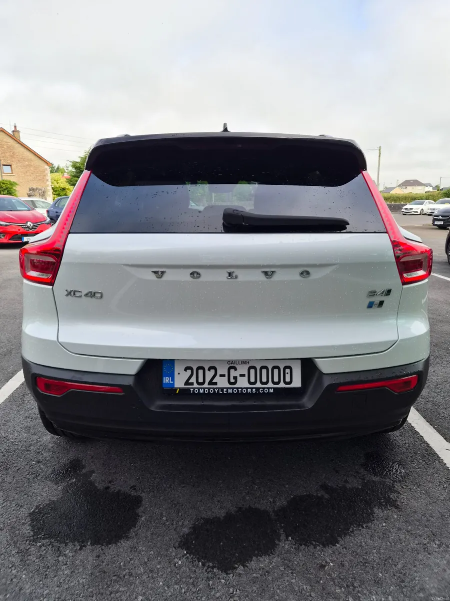 Volvo XC40 R-Design 2020 2.0L Petrol Hybrid - Image 4