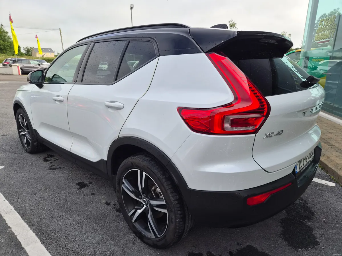Volvo XC40 R-Design 2020 2.0L Petrol Hybrid - Image 6