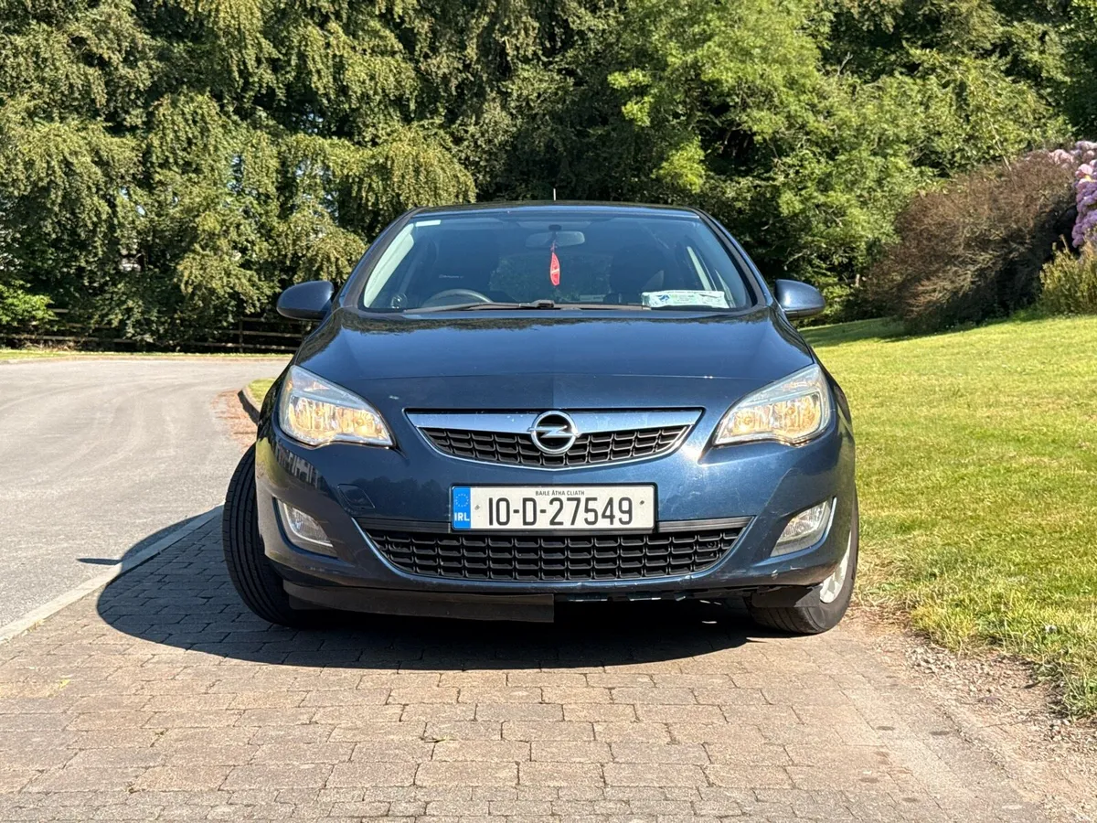 Opel Astra 2010 Petrol - Image 3
