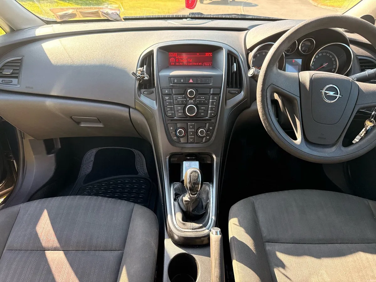 Opel Astra 2010 Petrol - Image 5