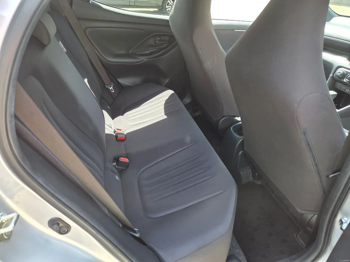 Toyota Yaris 2023 (231) 1.0 Automatic - Image 3