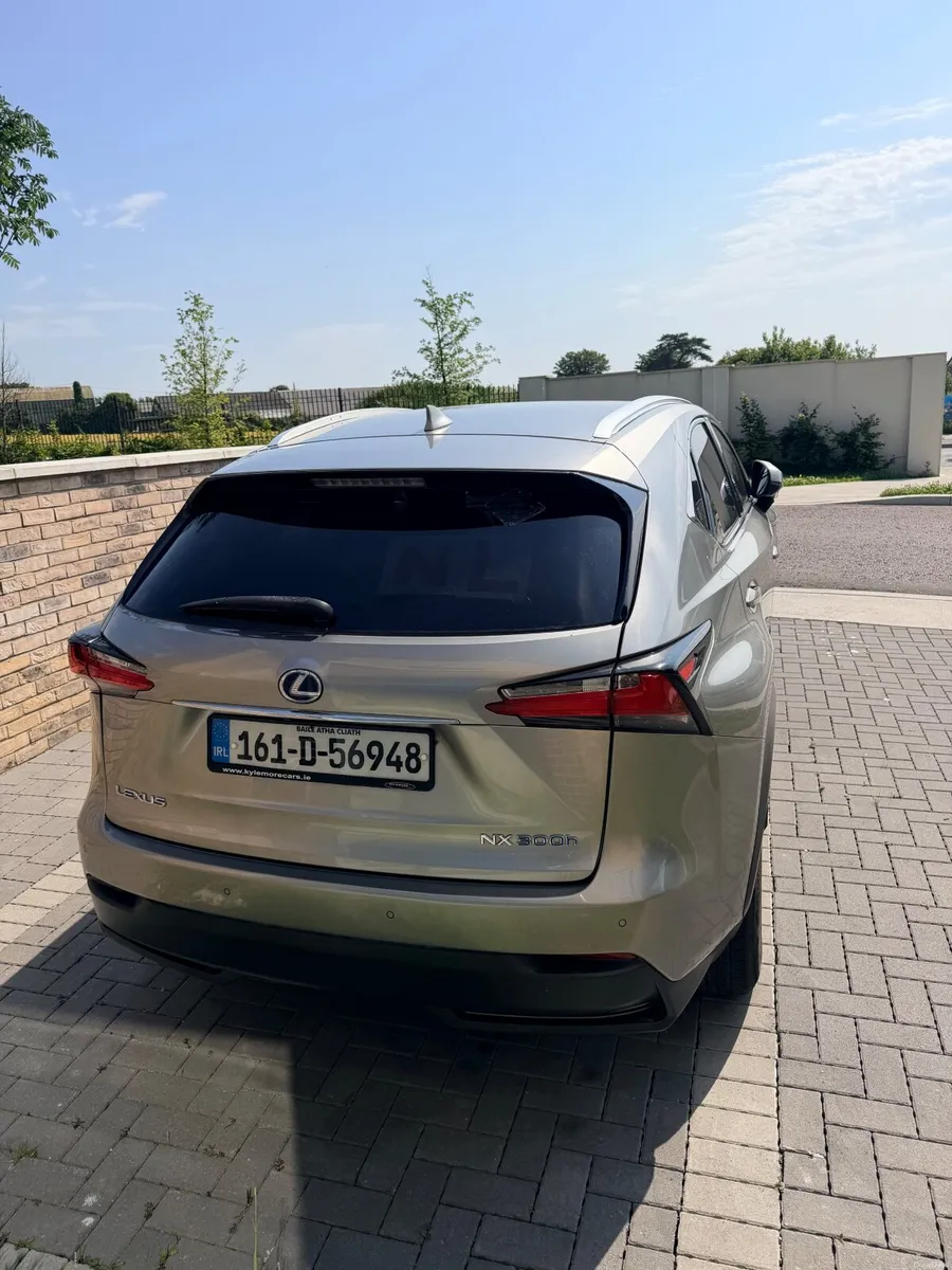Lexus NX300h 2016 - Image 2