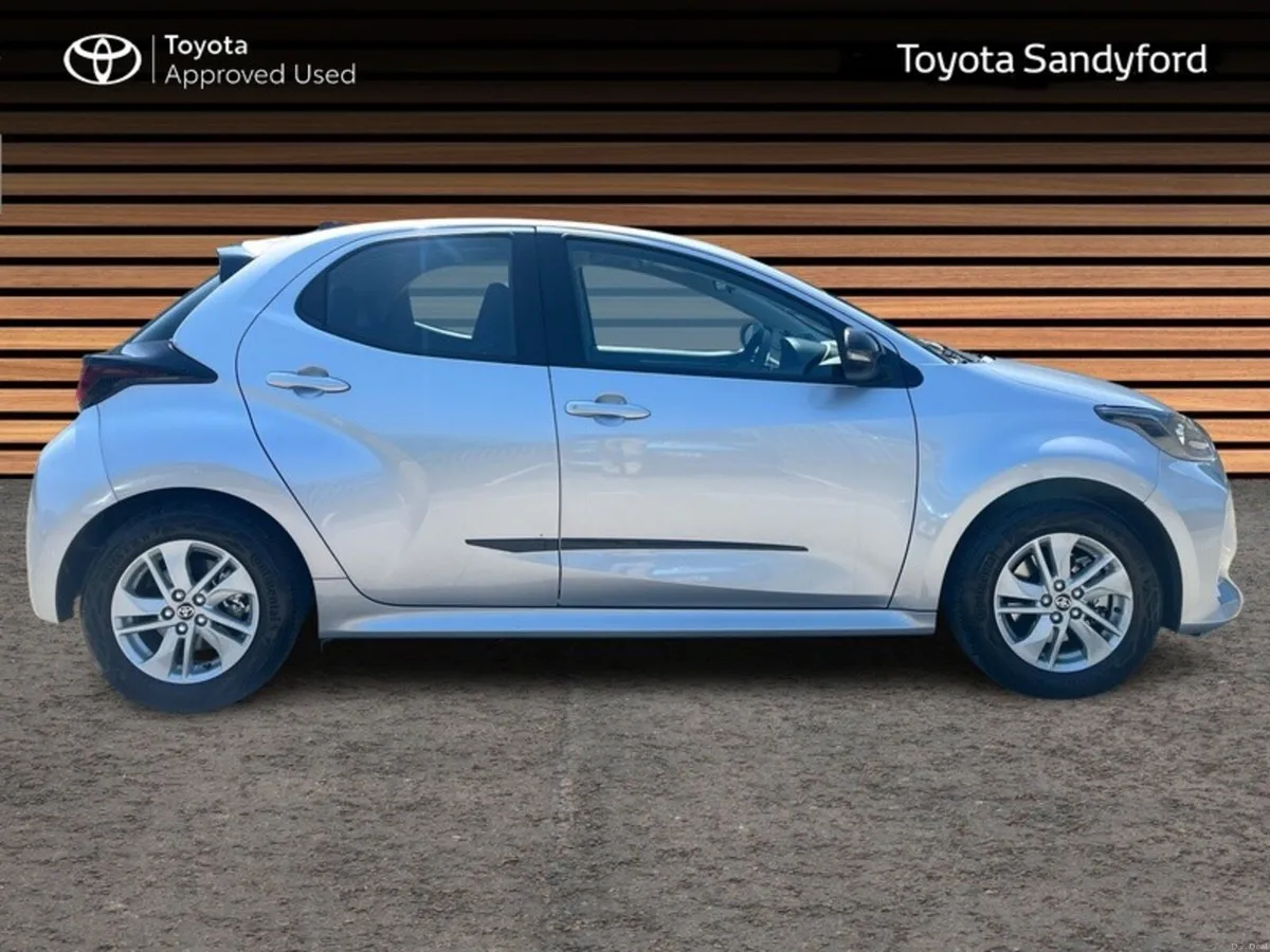 Toyota Yaris HYBRID LUNA // REAR CAMERA // TOYOTA - Image 3