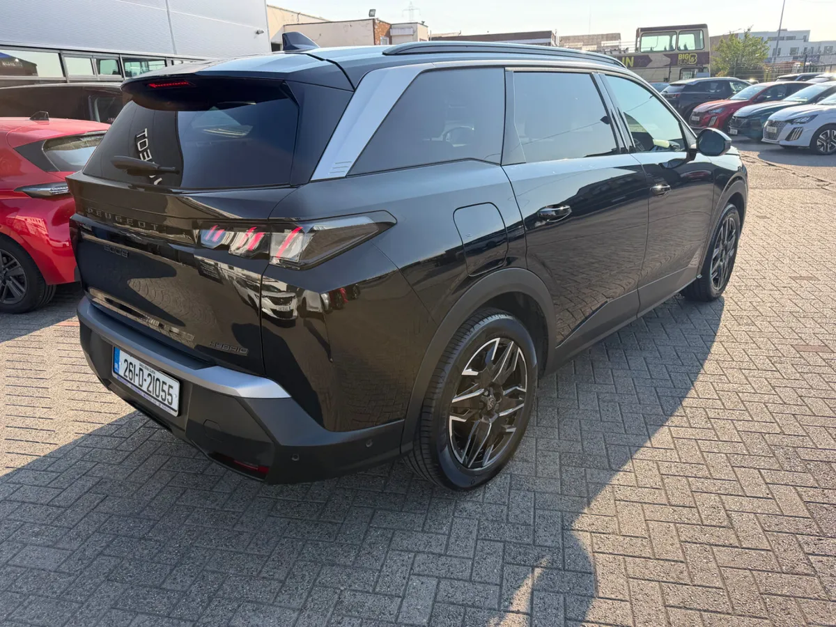 2026 Peugeot 5008 Allure Hybrid Demo - Image 4