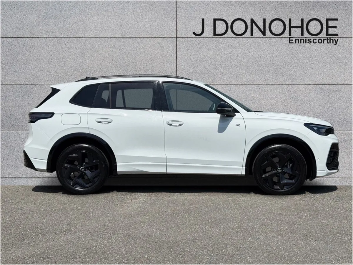 Volkswagen Tiguan 2.0TDI 150HP R Line Sunroof DSG - Image 3