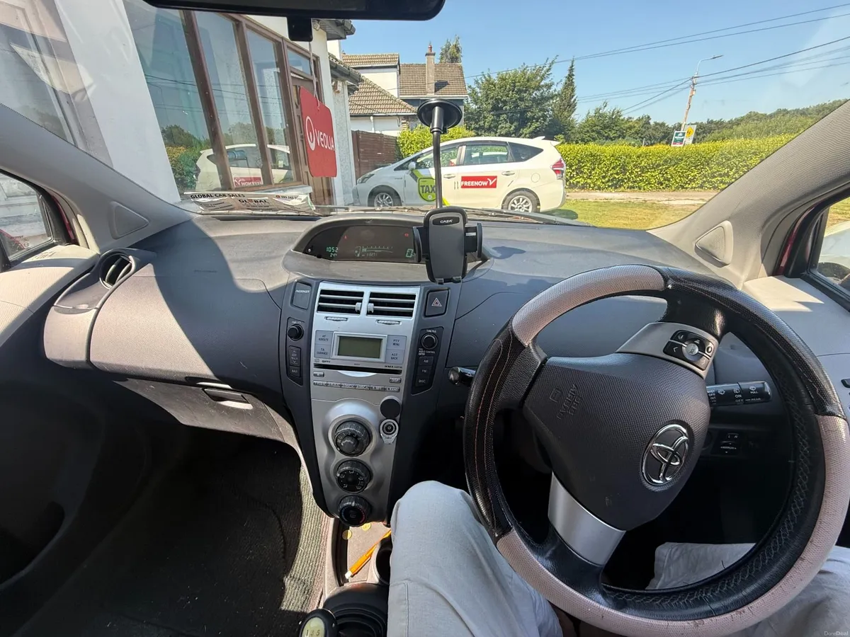 Toyota Yaris 2007 - Image 2