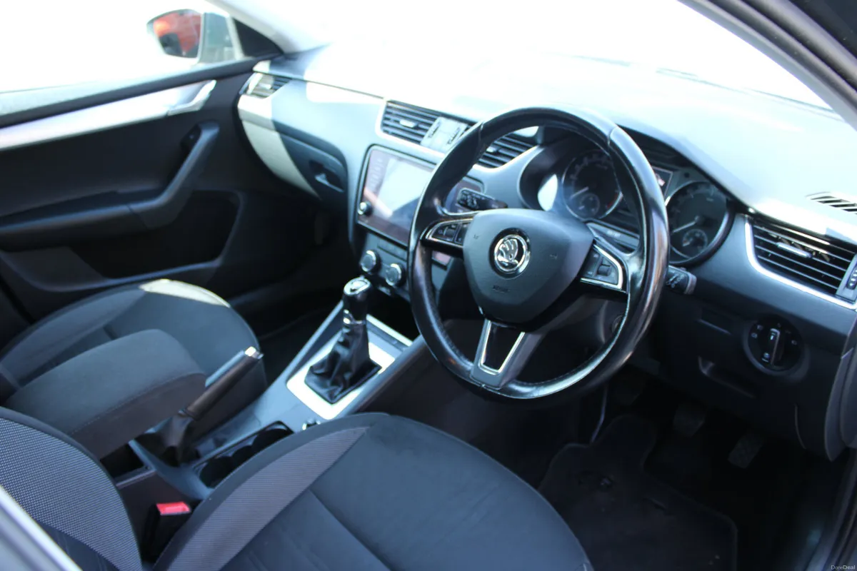 OCTAVIA 1.6 TDI - ESTATE - 1 OWNER - SERV HISTORY - Image 6