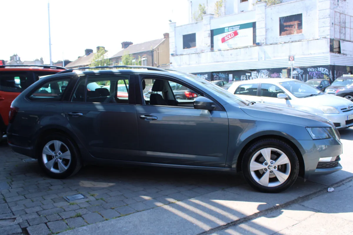 OCTAVIA 1.6 TDI - ESTATE - 1 OWNER - SERV HISTORY - Image 5