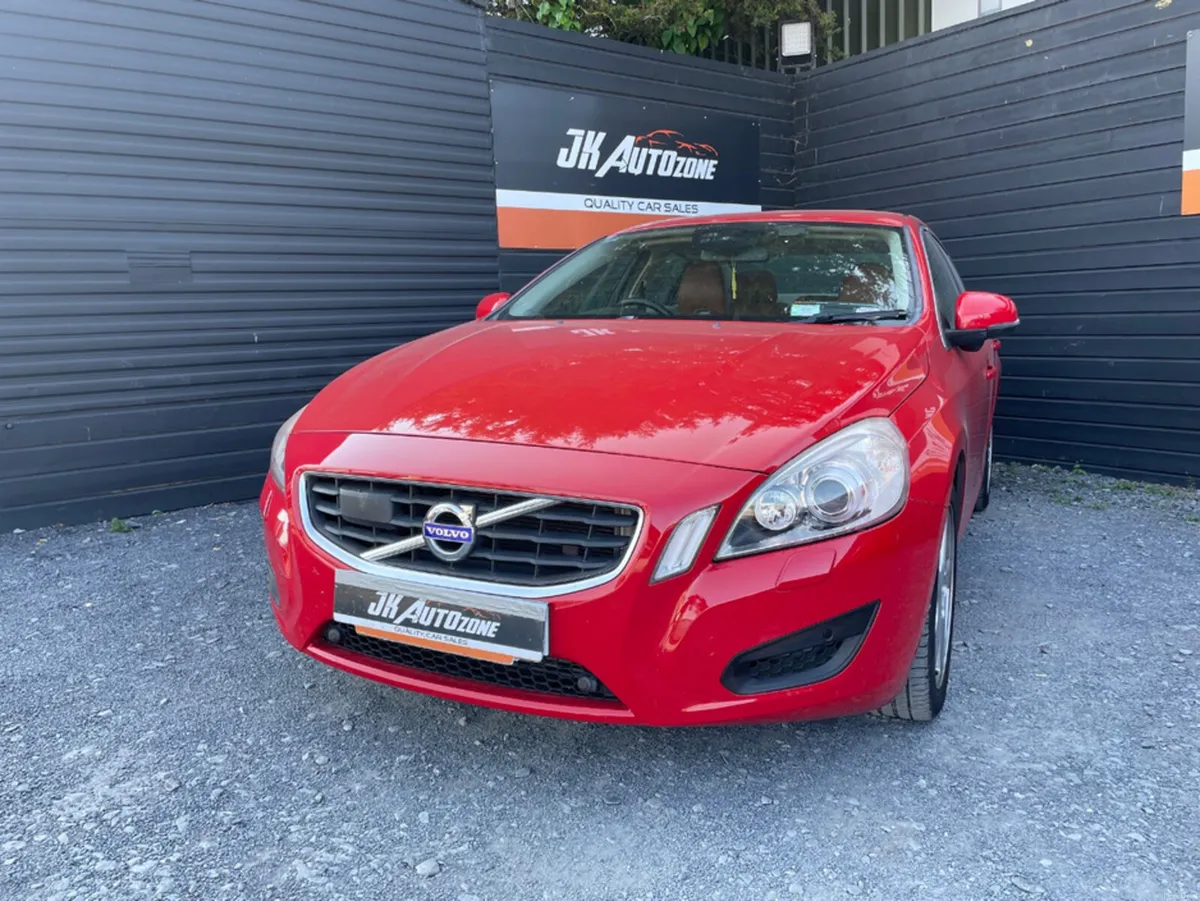 Volvo S60 1.6 AUTO SALOON - Image 3