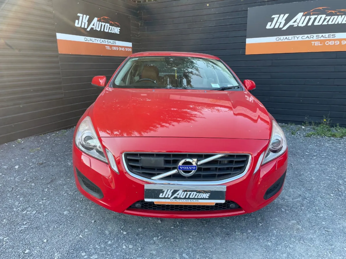 Volvo S60 1.6 AUTO SALOON - Image 2