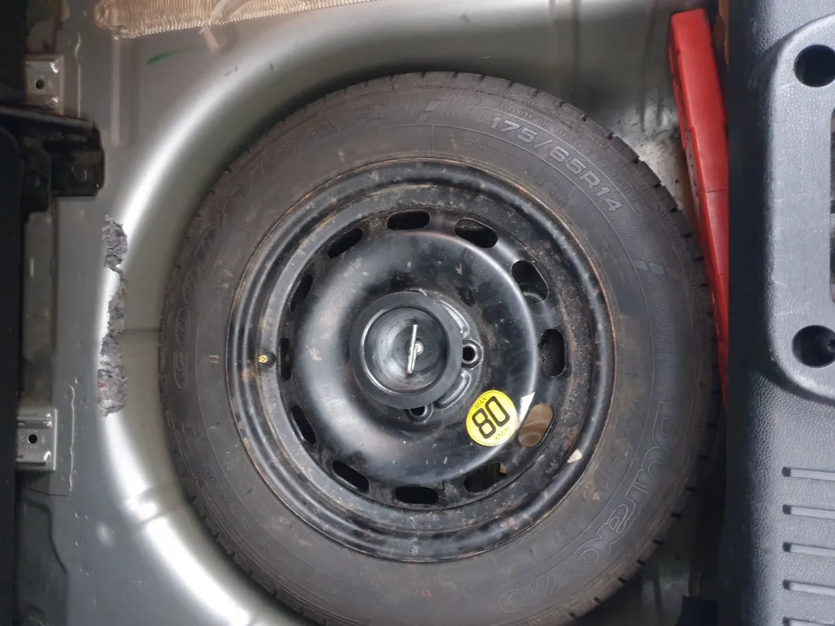 Ford Fiesta 2012 - Image 2