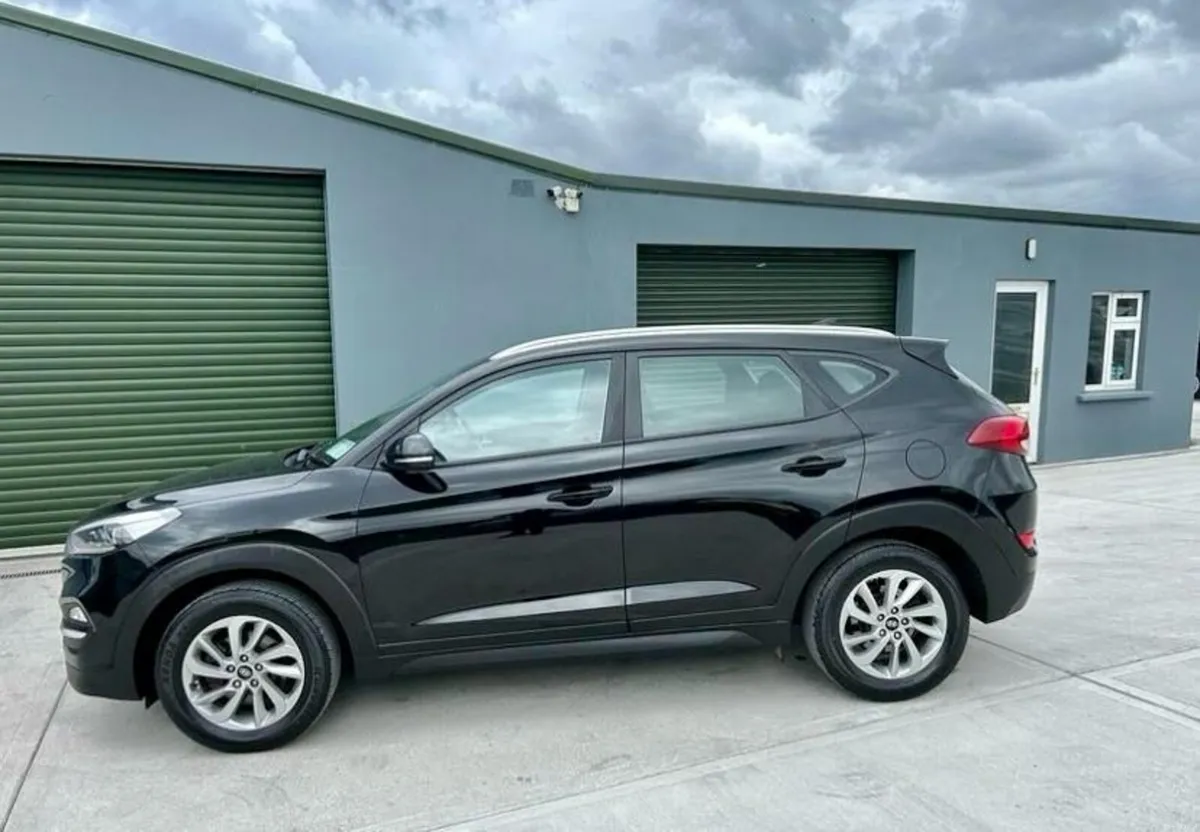 Hyundai Tucson  Executive 182 - Image 3