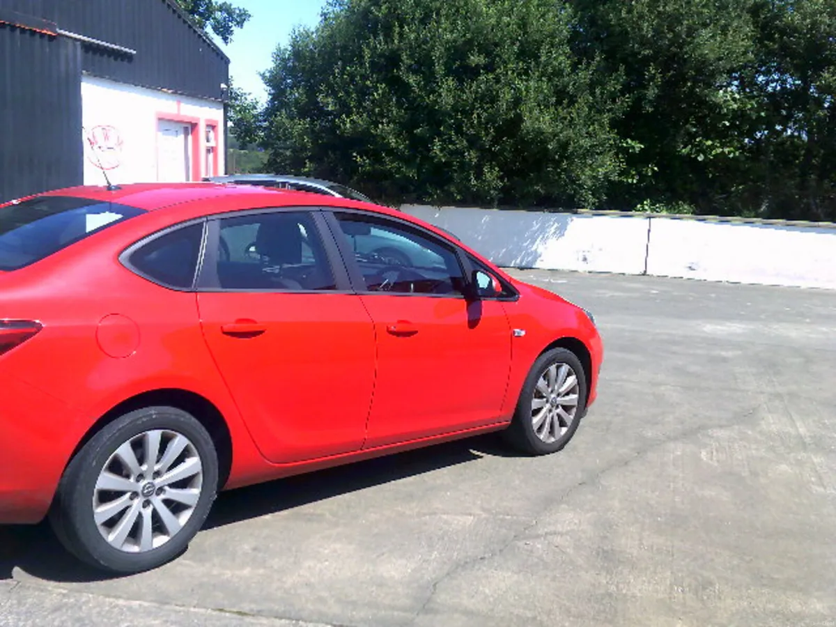 Opel Astra 2014--low miles - Image 4
